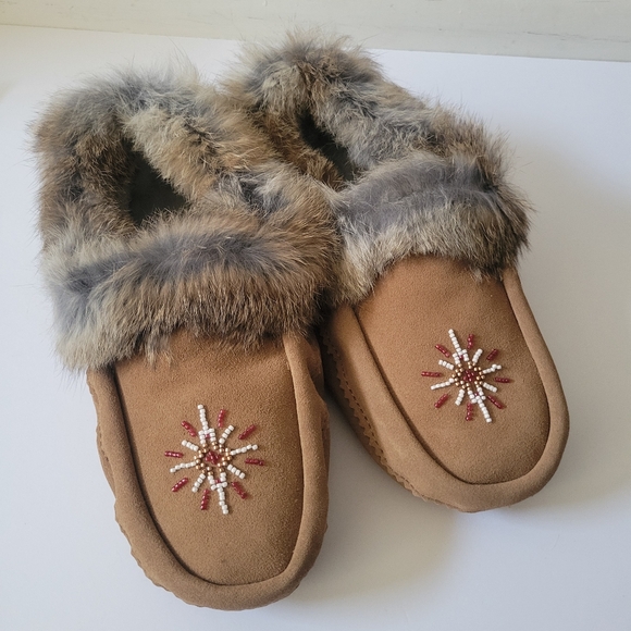 NEW Urban Trail Saskatoon Moccasins Size 9 (will fit 10) - Picture 1 of 2